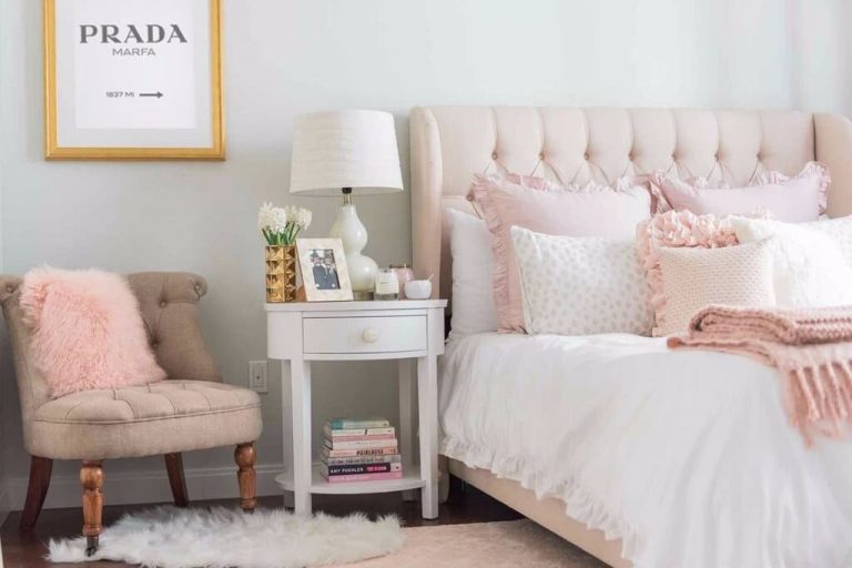 Dekorasi Kamar Remaja Sederhana Bertema Milenial Pink!